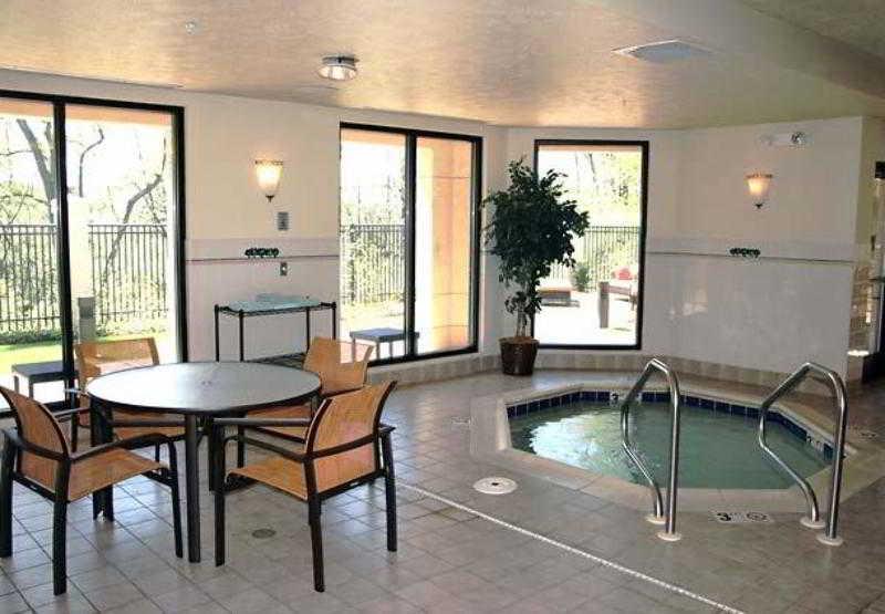 Courtyard By Marriott Traverse City Facilities photo